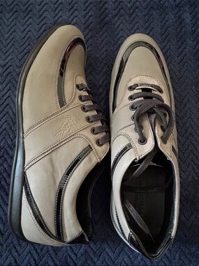 NWT! Versace Men's Casual Lace-Up Shoes in Beige and Black